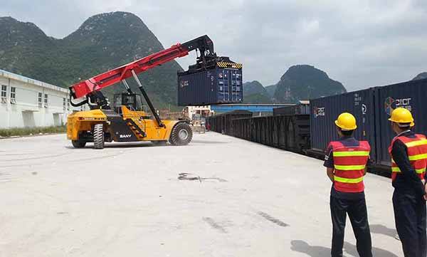 河南省實(shí)施秋冬季車輛分類管控 氧化鋁運(yùn)輸或遇阻力