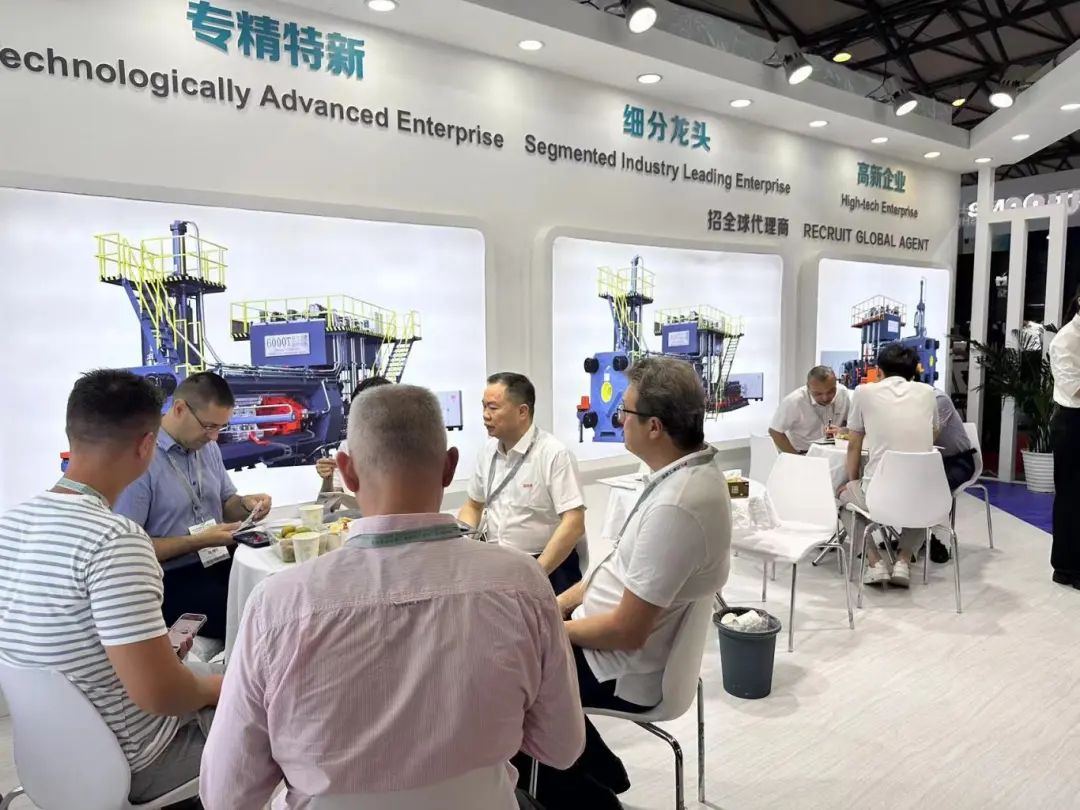 高效、節(jié)能、穩(wěn)定！萬(wàn)格士新型高端擠壓機(jī)上海鋁展備受矚目